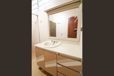 Casa à venda com 412m², 4 quartos e 6 vagas Casa à venda com 412m², 4 quartos e 6 vagasBanheiro da Suíte 3
