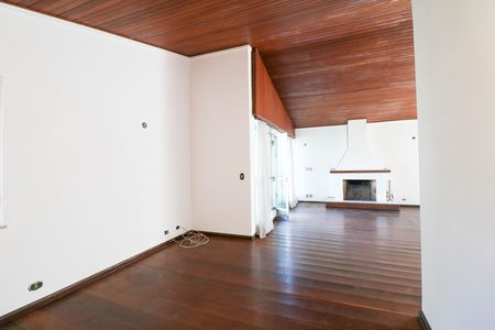 Casa à venda com 412m², 4 quartos e 6 vagas Casa à venda com 412m², 4 quartos e 6 vagasSala