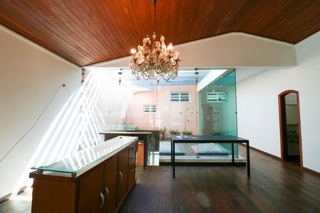 Casa à venda com 412m², 4 quartos e 6 vagas Casa à venda com 412m², 4 quartos e 6 vagasSala