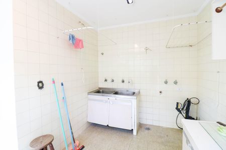 Casa à venda com 412m², 4 quartos e 6 vagas Casa à venda com 412m², 4 quartos e 6 vagasÁrea de Serviço