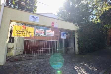Casa à venda com 412m², 4 quartos e 6 vagas Casa à venda com 412m², 4 quartos e 6 vagasFachada