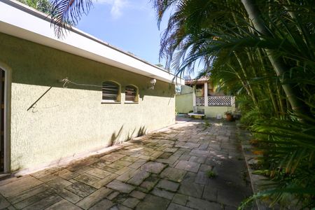 Casa à venda com 412m², 4 quartos e 6 vagas Casa à venda com 412m², 4 quartos e 6 vagasQuintal