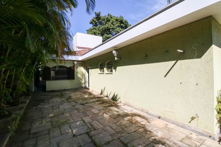 Casa à venda com 412m², 4 quartos e 6 vagas Casa à venda com 412m², 4 quartos e 6 vagasQuintal