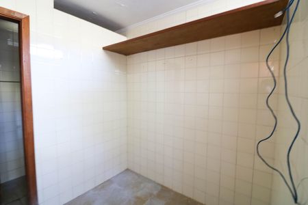 Casa à venda com 412m², 4 quartos e 6 vagas Casa à venda com 412m², 4 quartos e 6 vagasVestiário Feminino
