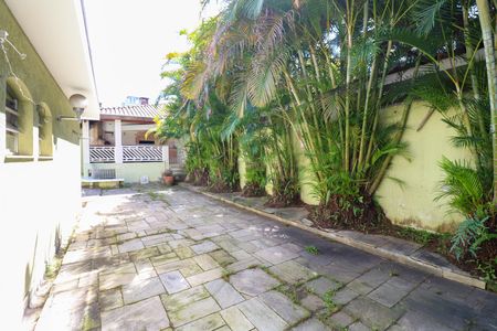 Casa à venda com 412m², 4 quartos e 6 vagas Casa à venda com 412m², 4 quartos e 6 vagasQuintal