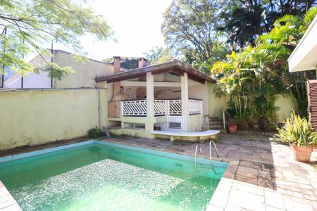 Casa à venda com 412m², 4 quartos e 6 vagas Casa à venda com 412m², 4 quartos e 6 vagasPiscina