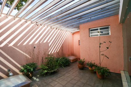 Casa à venda com 412m², 4 quartos e 6 vagas Casa à venda com 412m², 4 quartos e 6 vagasJardim de inverno