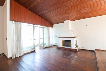 Casa à venda com 412m², 4 quartos e 6 vagas Casa à venda com 412m², 4 quartos e 6 vagasSala