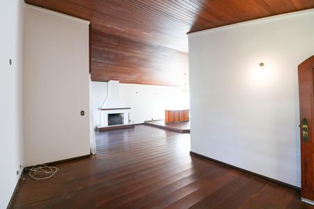 Casa à venda com 412m², 4 quartos e 6 vagas Casa à venda com 412m², 4 quartos e 6 vagasSala