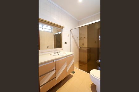 Casa à venda com 412m², 4 quartos e 6 vagas Casa à venda com 412m², 4 quartos e 6 vagasBanheiro da Suíte 1