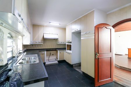 Casa à venda com 412m², 4 quartos e 6 vagas Casa à venda com 412m², 4 quartos e 6 vagasCozinha