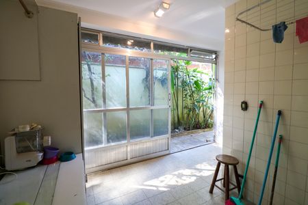 Casa à venda com 412m², 4 quartos e 6 vagas Casa à venda com 412m², 4 quartos e 6 vagasÁrea de Serviço