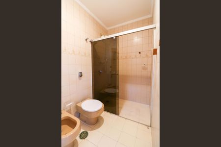 Casa à venda com 412m², 4 quartos e 6 vagas Casa à venda com 412m², 4 quartos e 6 vagasBanheiro da Suíte 2