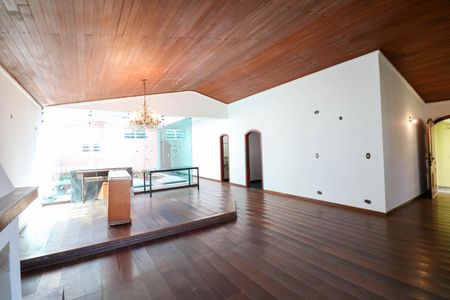 Casa à venda com 412m², 4 quartos e 6 vagas Casa à venda com 412m², 4 quartos e 6 vagasSala