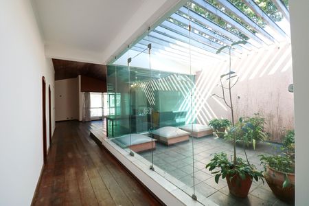 Casa à venda com 412m², 4 quartos e 6 vagas Casa à venda com 412m², 4 quartos e 6 vagasSala