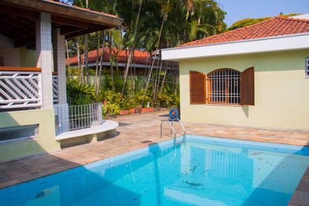 Casa à venda com 412m², 4 quartos e 6 vagas Casa à venda com 412m², 4 quartos e 6 vagasPiscina