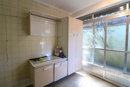 Casa à venda com 412m², 4 quartos e 6 vagas Casa à venda com 412m², 4 quartos e 6 vagasÁrea de Serviço
