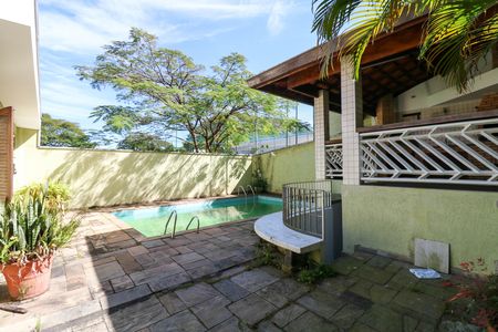 Casa à venda com 412m², 4 quartos e 6 vagas Casa à venda com 412m², 4 quartos e 6 vagasQuintal
