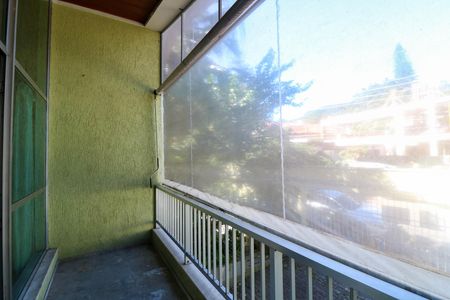 Casa à venda com 412m², 4 quartos e 6 vagas Casa à venda com 412m², 4 quartos e 6 vagasVaranda