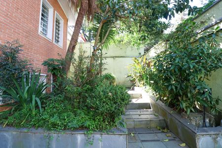 Casa à venda com 412m², 4 quartos e 6 vagas Casa à venda com 412m², 4 quartos e 6 vagasEntrada pedestres