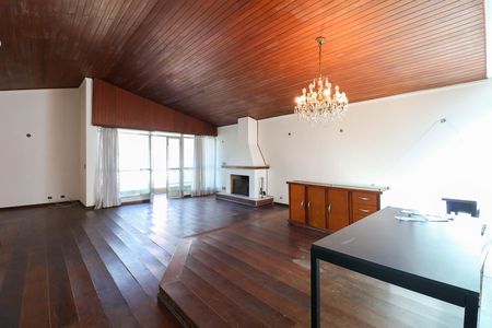 Casa à venda com 412m², 4 quartos e 6 vagas Casa à venda com 412m², 4 quartos e 6 vagasSala