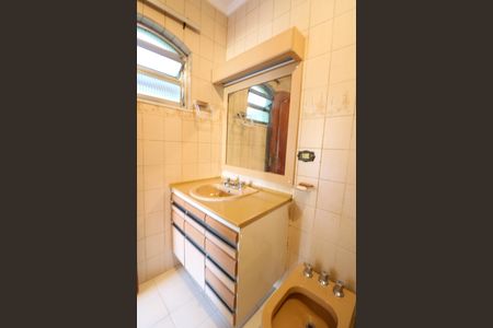 Casa à venda com 412m², 4 quartos e 6 vagas Casa à venda com 412m², 4 quartos e 6 vagasBanheiro da Suíte 2