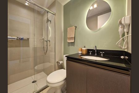 Banheiro Social de kitnet/studio para alugar com 1 quarto, 27m² em Jardim das Acacias, São Paulo