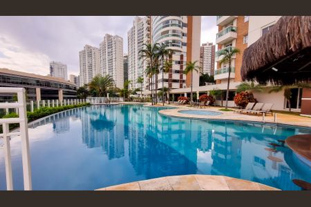 Apartamento à venda com 261m², 4 quartos e 4 vagasÁrea comum - Piscina
