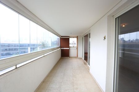 Apartamento à venda com 261m², 4 quartos e 4 vagasVaranda da Sala