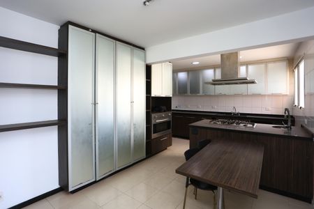 Apartamento à venda com 261m², 4 quartos e 4 vagasCozinha