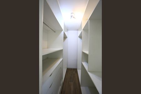Apartamento à venda com 261m², 4 quartos e 4 vagasCloset da suíte 4