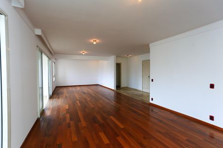 Apartamento à venda com 261m², 4 quartos e 4 vagasSala