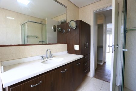 Apartamento à venda com 261m², 4 quartos e 4 vagasBanheiro da Suíte 4