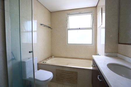 Apartamento à venda com 261m², 4 quartos e 4 vagasBanheiro da Suíte 4