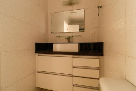 Apartamento à venda com 68m², 3 quartos e 1 vaga Apartamento à venda com 68m², 3 quartos e 1 vagaBanheiro Social
