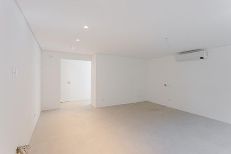 Casa para alugar com 530m², 4 quartos e 3 vagas Casa para alugar com 530m², 4 quartos e 3 vagasSuíte