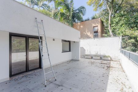 Casa para alugar com 530m², 4 quartos e 3 vagas Casa para alugar com 530m², 4 quartos e 3 vagasTerraço