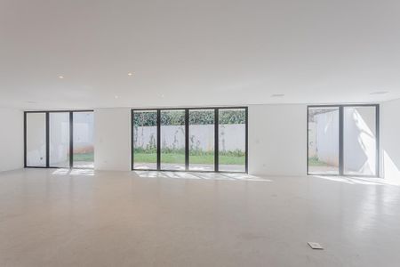 Casa para alugar com 530m², 4 quartos e 3 vagas Casa para alugar com 530m², 4 quartos e 3 vagasSala