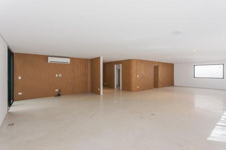 Casa para alugar com 530m², 4 quartos e 3 vagas Casa para alugar com 530m², 4 quartos e 3 vagasSala