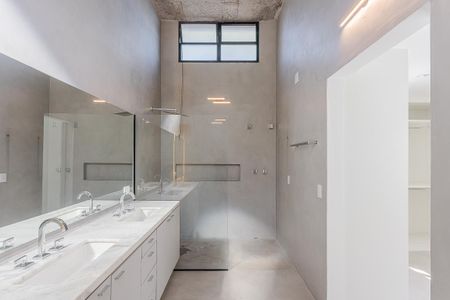 Casa para alugar com 530m², 4 quartos e 3 vagas Casa para alugar com 530m², 4 quartos e 3 vagasBanheiro da Suíte