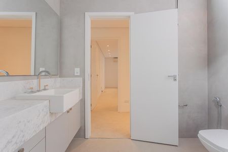 Casa para alugar com 530m², 4 quartos e 3 vagas Casa para alugar com 530m², 4 quartos e 3 vagasBanheiro 1
