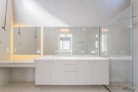 Casa para alugar com 530m², 4 quartos e 3 vagas Casa para alugar com 530m², 4 quartos e 3 vagasBanheiro da Suíte