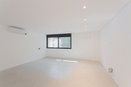 Casa para alugar com 530m², 4 quartos e 3 vagas Casa para alugar com 530m², 4 quartos e 3 vagasSuíte