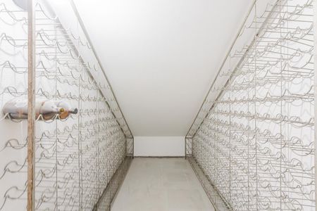 Casa para alugar com 530m², 4 quartos e 3 vagas Casa para alugar com 530m², 4 quartos e 3 vagasAdega