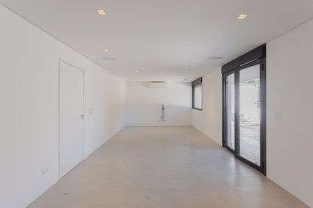 Casa para alugar com 530m², 4 quartos e 3 vagas Casa para alugar com 530m², 4 quartos e 3 vagasSala de TV
