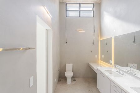 Casa para alugar com 530m², 4 quartos e 3 vagas Casa para alugar com 530m², 4 quartos e 3 vagasBanheiro da Suíte