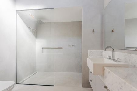 Casa para alugar com 530m², 4 quartos e 3 vagas Casa para alugar com 530m², 4 quartos e 3 vagasBanheiro 1