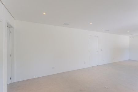 Casa para alugar com 530m², 4 quartos e 3 vagas Casa para alugar com 530m², 4 quartos e 3 vagasSala de TV