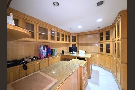 Apartamento para alugar com 228m², 4 quartos e 4 vagasEscritório