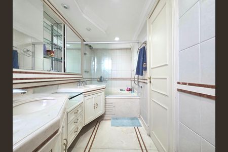 Apartamento para alugar com 228m², 4 quartos e 4 vagasBanheiro da Suíte 4